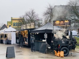 Tris Siveni_Street cafe_Food truck_Malkas virtuve_Edinasanaas teltis