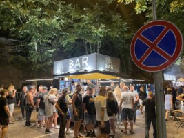 Tris Siveni_Street cafe_Bars_Food truck_Edinasanas teltis_ar galdiem