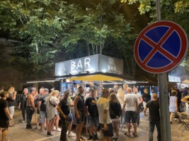 Tris Siveni_Street cafe_Bars_Food truck_Edinasanas teltis_ar galdiem