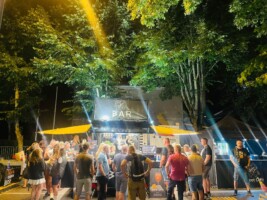 Tris Siveni_Street cafe_izbraukuma bars_bara pakalpojumi